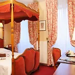 Le Lapin Blanc 4* Paříž